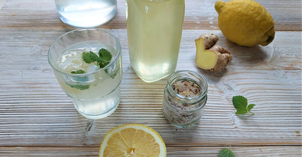 Zitronen-Ingwer-Sirup, Zitronen-Rosmarin-Salz und Fruchtsaft-Eiswürfel